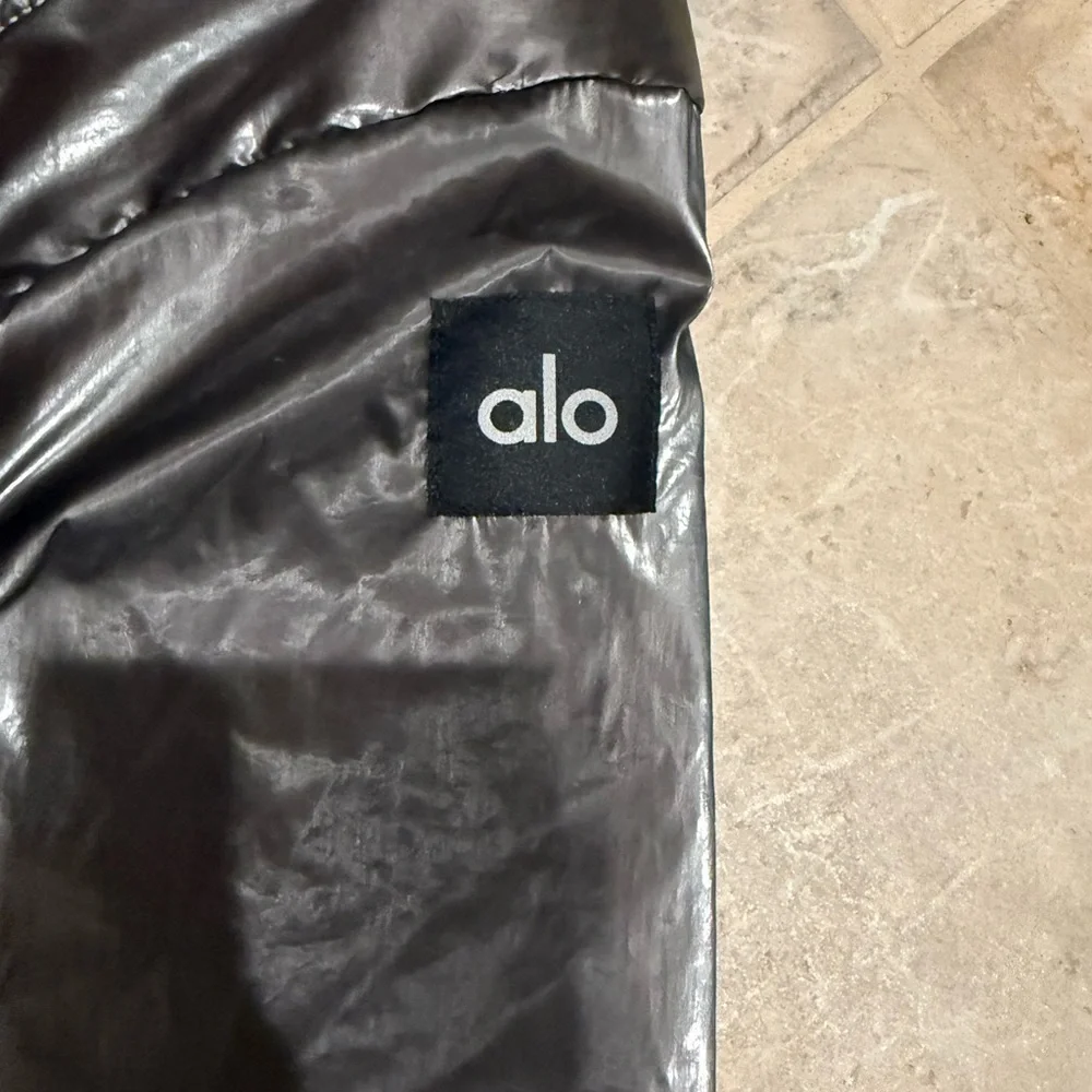 Retired Alo Yoga Metallic Cropped Break Line Bomber Jacket XS Silver Chrome NWT